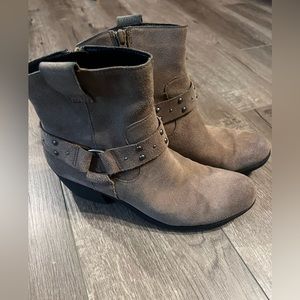 Korks boots suede studded. Good condition! 🫶❤️